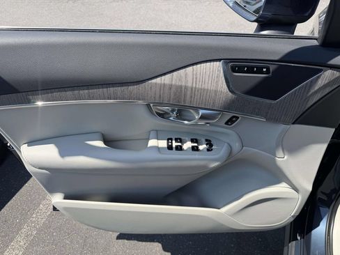 Certified 2023 Volvo XC90 B6 Plus AWD/4WD image 17