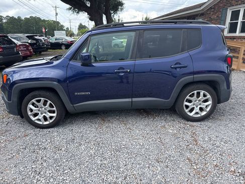 Used 2016 Jeep Renegade Latitude FWD image 6
