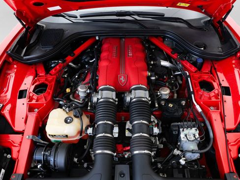 Used 2010 Ferrari California RWD image 10