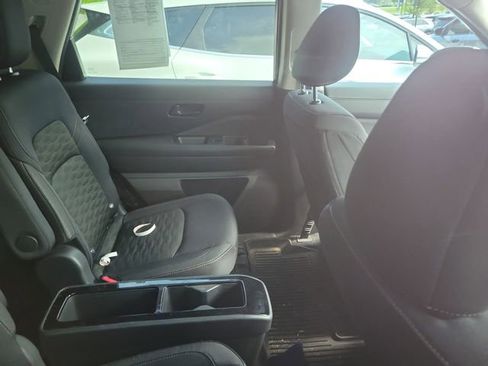 Used 2025 Nissan Pathfinder SV w/ SV Premium Package FWD image 9
