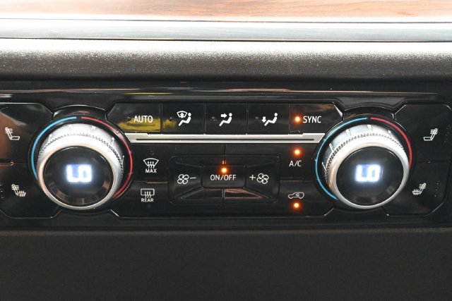 Used 2024 GMC Sierra 1500 SLT AWD/4WD image 13