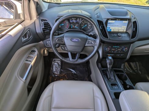 Used 2019 Ford Escape SEL image 18