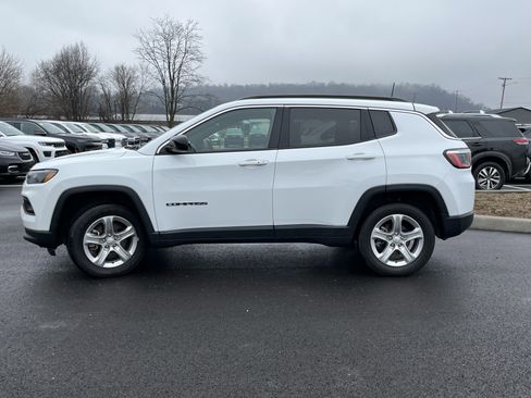 Used 2024 Jeep Compass Latitude image 4