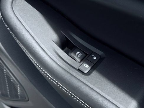 Certified 2023 Jeep Grand Cherokee Limited w/ Luxury Tech Group II AWD/4WD image 16