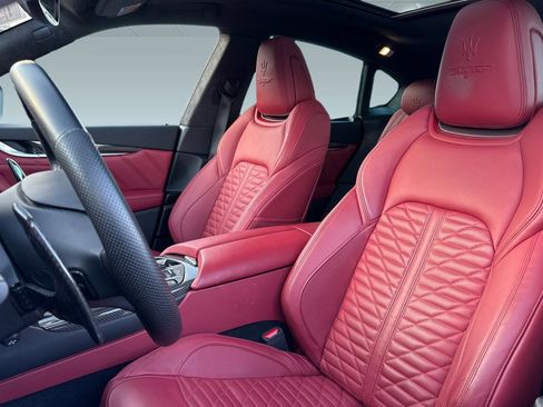 Used 2023 Maserati Levante Trofeo image 21