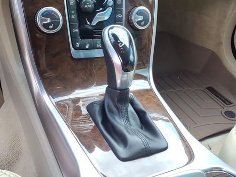 Used 2015 Volvo XC70 T5 Platinum w/ Climate Package FWD image 13