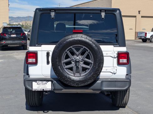 Used 2024 Jeep Wrangler Unlimited Sport AWD/4WD image 5