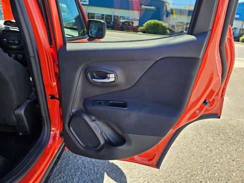 Used 2019 Jeep Renegade Sport w/ Sport Appearance Group AWD/4WD image 14
