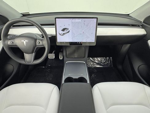 Used 2021 Tesla Model Y Long Range image 13