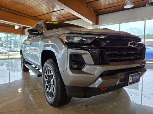 Used 2023 Chevrolet Colorado Z71 w/ Z71 Convenience Package 2 AWD/4WD image 8