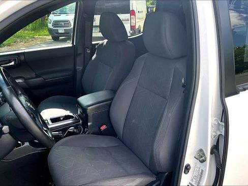 Used 2018 Toyota Tacoma TRD Off-Road w/ Technology Package AWD/4WD image 21