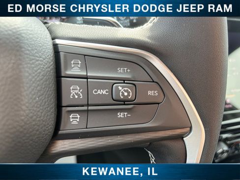 New 2026 Jeep Grand Cherokee Laredo w/ Trailer Tow Package AWD/4WD image 23