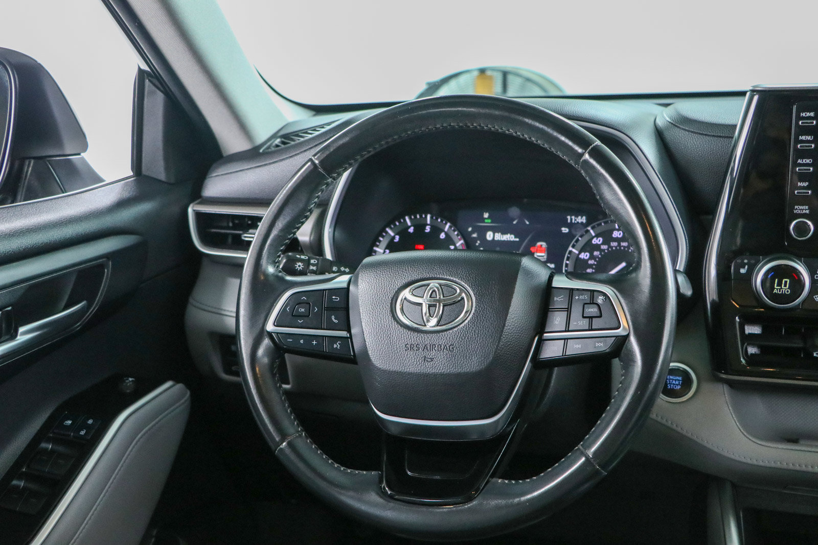 Used 2021 Toyota Highlander XLE FWD image 13