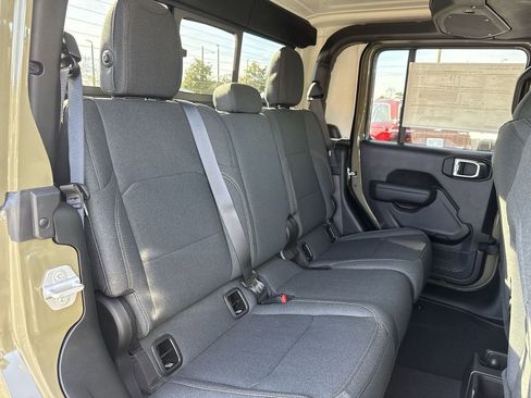 New 2025 Jeep Gladiator Sport image 26