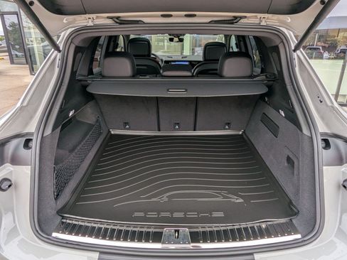 Certified 2026 Porsche Cayenne AWD/4WD image 22