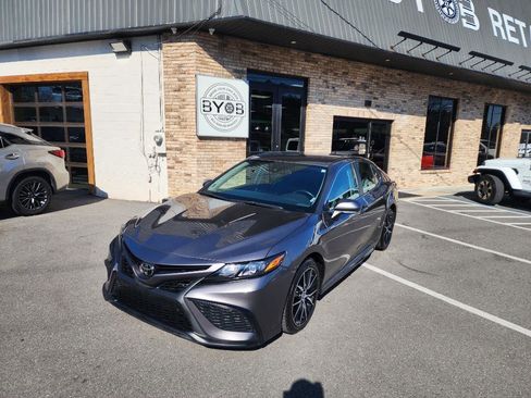 Used 2024 Toyota Camry SE image 1