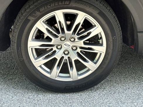 Used 2025 Ford Explorer Platinum RWD image 9