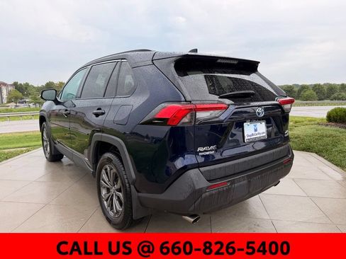 Used 2022 Toyota RAV4 XLE Premium AWD/4WD image 7