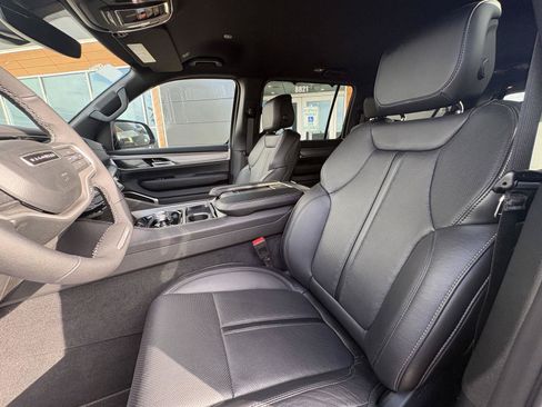 New 2025 Jeep Wagoneer L Series II w/ Convenience Group I AWD/4WD image 15