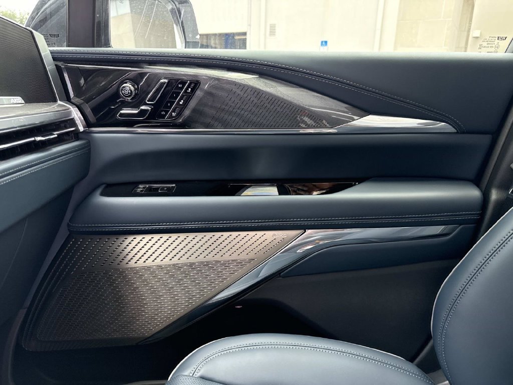 New 2025 Cadillac Escalade IQ Sport 2 w/ LPO, ONYX Package AWD/4WD image 22