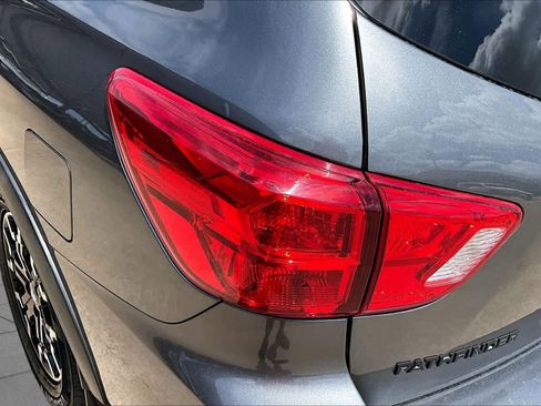 Used 2020 Nissan Pathfinder SL AWD/4WD image 29