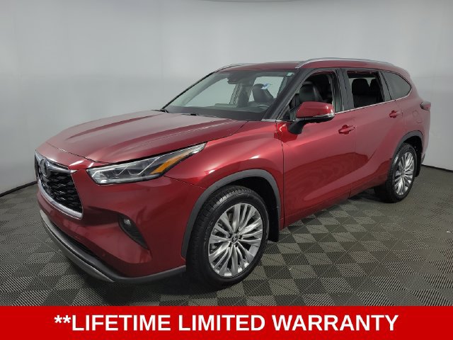 Used 2024 Toyota Highlander Platinum FWD image 3