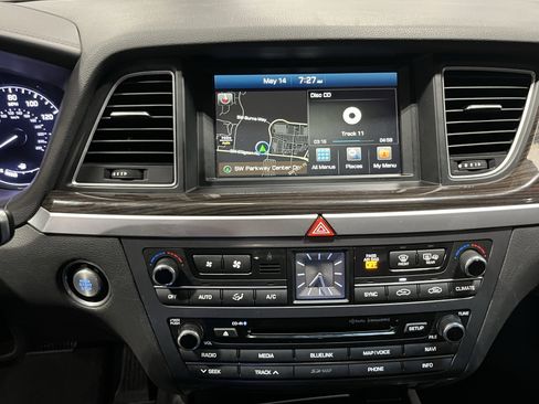 Used 2016 Hyundai Genesis 3.8 RWD image 22