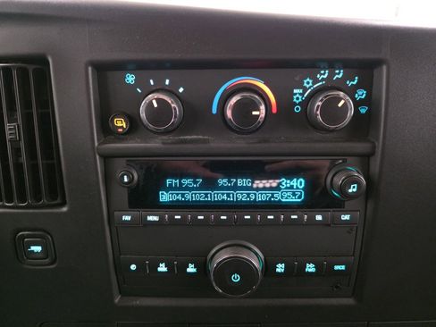 Used 2024 GMC Savana 2500 Work Van w/ Driver Convenience Package image 21