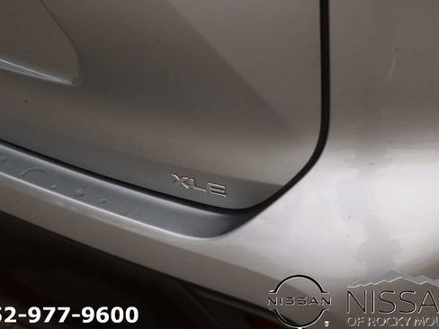 Used 2023 Toyota Highlander XLE FWD image 9