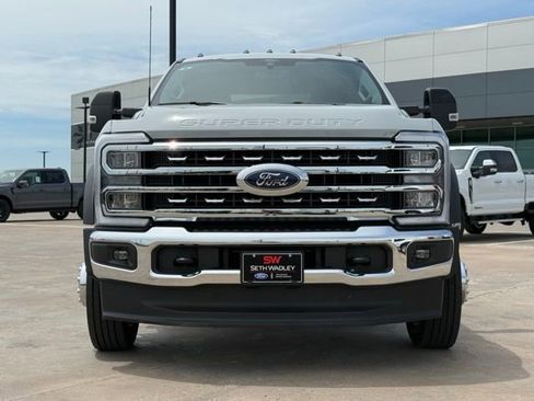 Used 2026 Ford F450 Lariat AWD/4WD image 3