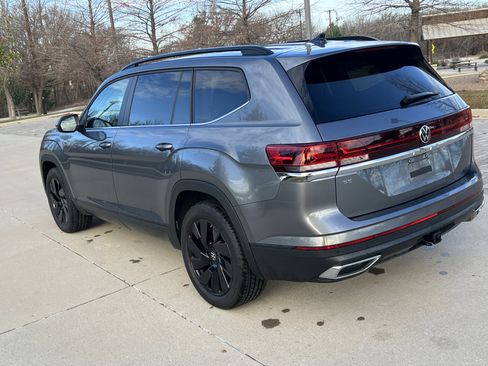 Certified 2025 Volkswagen Atlas SE image 8