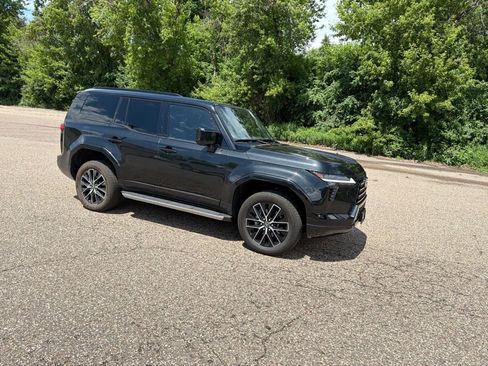 Used 2025 Lexus GX 550 w/ Accessory Package (2T) AWD/4WD image 26