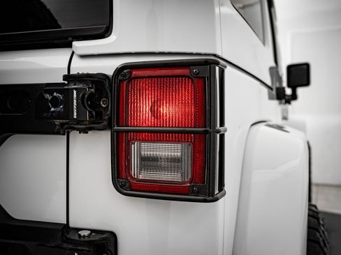 Used 2018 Jeep Wrangler Unlimited Sport image 15