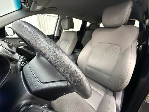 Used 2018 Hyundai Santa Fe Sport w/ 2.4L Value Package 02 FWD image 11