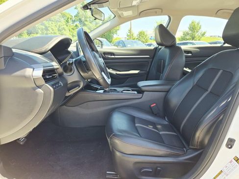 Used 2023 Nissan Altima 2.5 SR FWD image 11