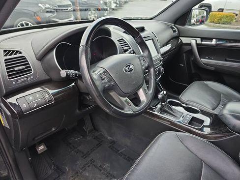 Used 2014 Kia Sorento SX image 11