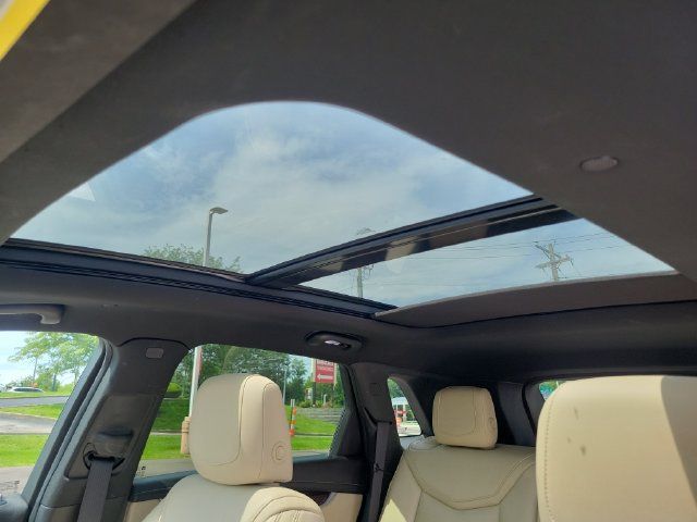 Used 2017 Cadillac XT5 Luxury w/ Driver Awareness Package AWD/4WD image 18