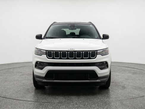 Used 2025 Jeep Compass Limited AWD/4WD image 2