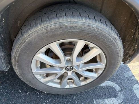 Used 2019 Nissan Rogue S w/ Special Edition Package FWD image 13