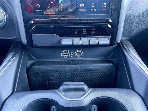 Used 2025 RAM 1500 Laramie AWD/4WD image 31