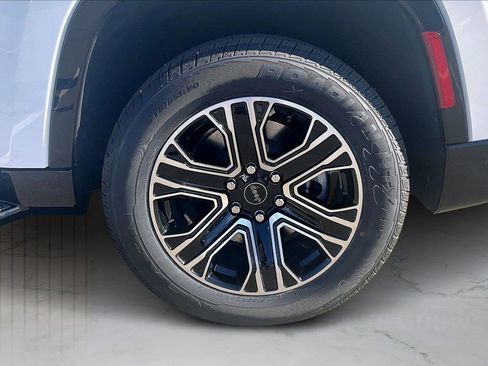 New 2026 Jeep Grand Wagoneer 4WD w/ Premium Group I image 37