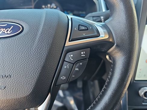 Used 2022 Ford Edge Titanium w/ Equipment Group 301A AWD/4WD image 18