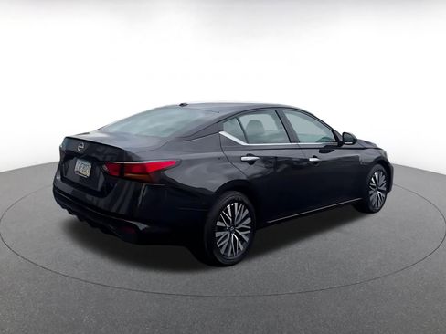 Used 2025 Nissan Altima 2.5 SV image 14