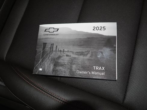 Certified 2025 Chevrolet Trax RS w/ Sunroof Package image 42