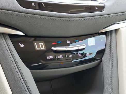 Used 2022 Cadillac XT5 Premium Luxury FWD image 18