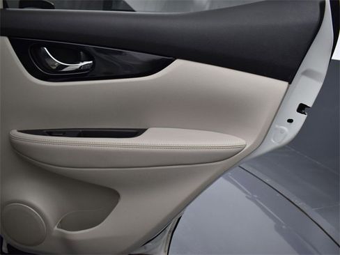 Used 2019 Nissan Rogue Sport SV image 14