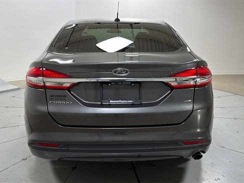 Used 2017 Ford Fusion SE image 4