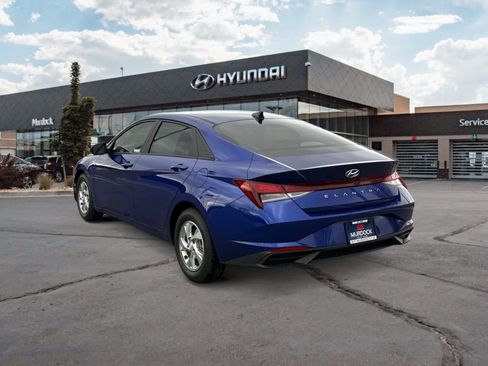 Certified 2023 Hyundai Elantra SE image 3