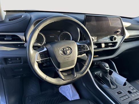 Certified 2023 Toyota Highlander XLE image 53