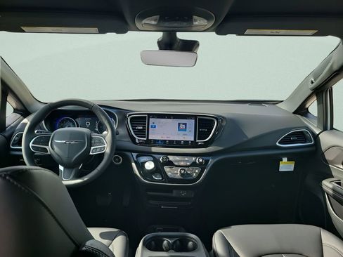 New 2026 Chrysler Voyager LX image 10